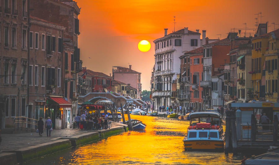 Best Time to Find Affordable Europe Deals